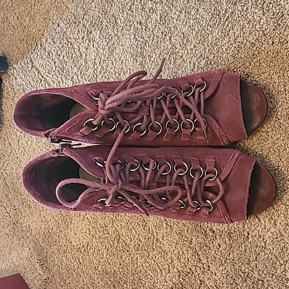 Steve Madden Burgundy boots